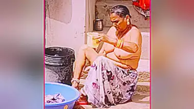 Desi Indian Village Mature Aunty Bathing Video