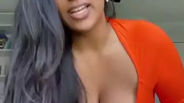 BUSTY DUSKY BEAUTY BIG HOT MELONS TEASE