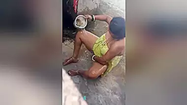 Today Exclusive- Desi Bhabhi Bathing Capture By Hidden Cam Part 1