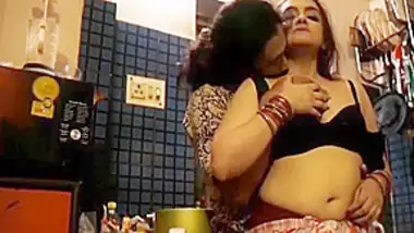 Bhaiya Ke Office Jane Ke Bad Bhabhi Ko Kichan Me Mast Choda - Devar Bhabhi