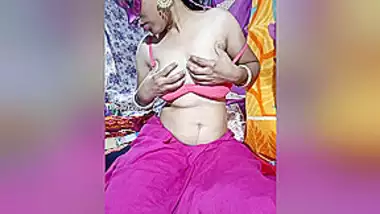 Today Exclusive-sexy Desi Bhabhi Boobs Pressing And Kissing On Live Show