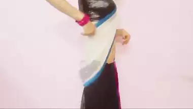 young girl teaching how to wear saree 1