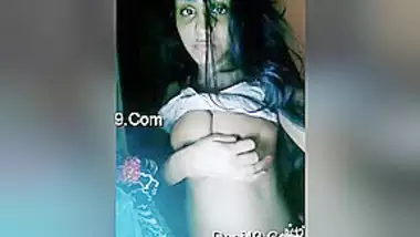 Exclusive- Cute Look Desi Girl Showing Her Boobs