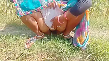 Desi Bhabhi - Desi Hot Bhabhi Ko Khet Me Pakad Kar Jabardasti Chudayi Ki