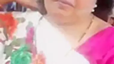 Indian Aunty In Open Saree Video