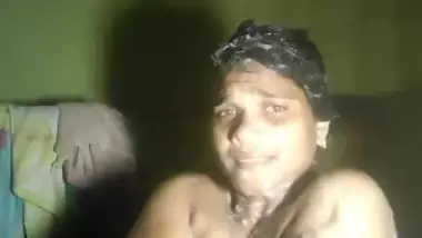 Desi Bhabhi Bathing