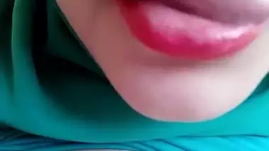 Hijabi Girl Sucks And Tastes Her Own Milk From Big Boobs