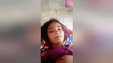 Today Exclusive -cute Desi Girl Shows Her Boobs