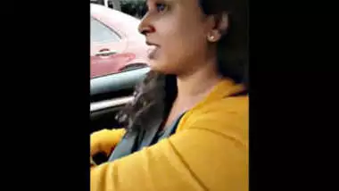 Bangalore GF boobs pressed while driving in traffic