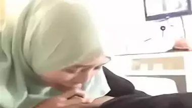 Pakistani aunty rides on her lover’s dick