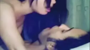 Sexy Delhi girl’s xxx video MMS with her BF