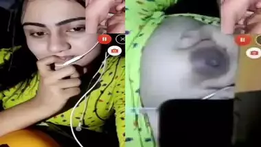 Beautiful girl boobs show on video call viral show