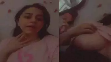 Cute desi girl nude boobs flaunting viral show