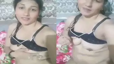 Unsatisfied Pakistani sex bhabhi viral nude show