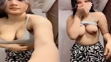 Beautiful maal topless video making for boyfriend