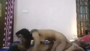 देहाती भाभी ६९ पोज़ में सेक्स करती है मकान मालिक साथ